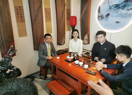 与客户讨论方案